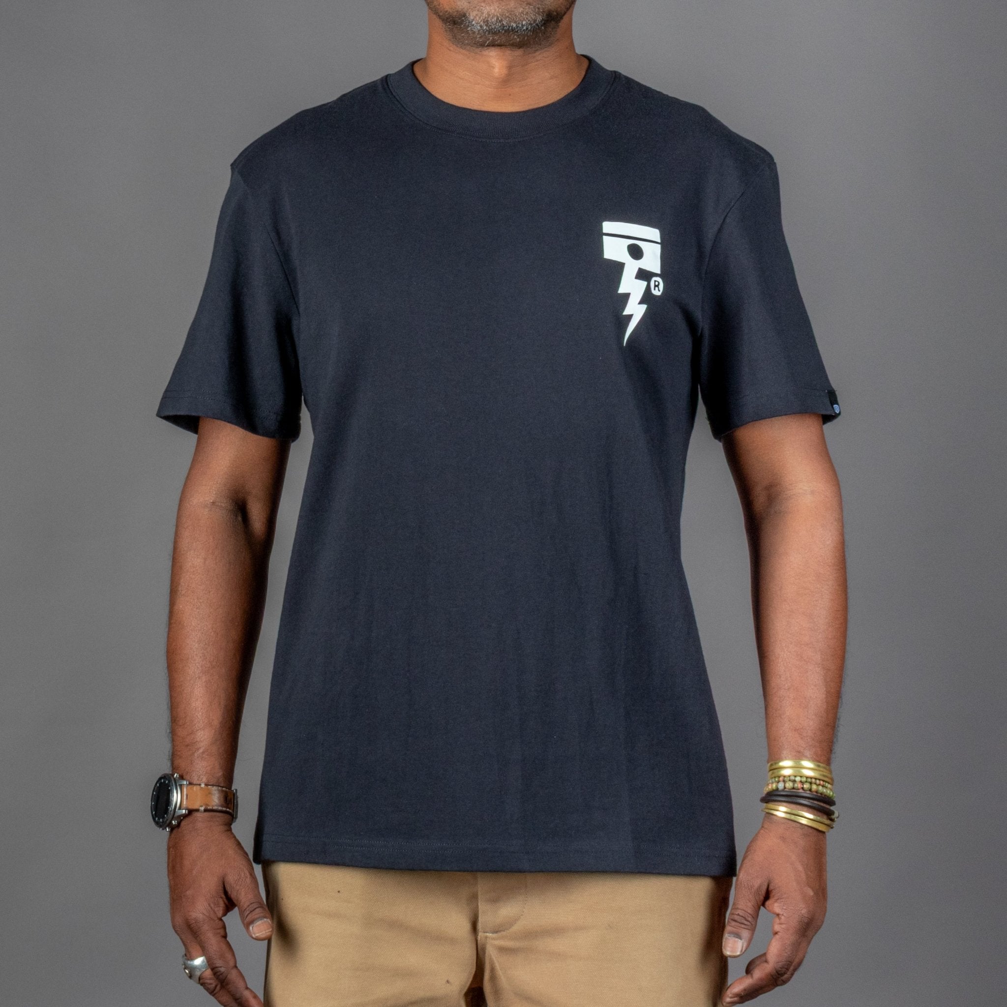 Deus Ex MachinaPisstin Tee schwarzT-ShirtBritish Parts Luzern