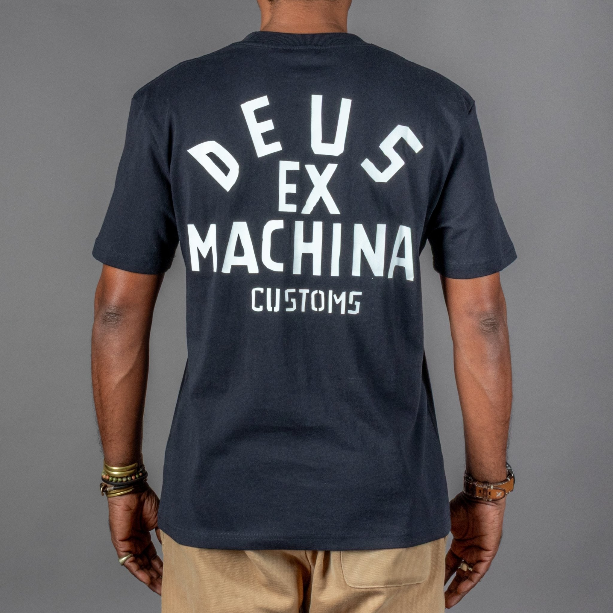 Deus Ex MachinaPisstin Tee schwarzT-ShirtBritish Parts Luzern