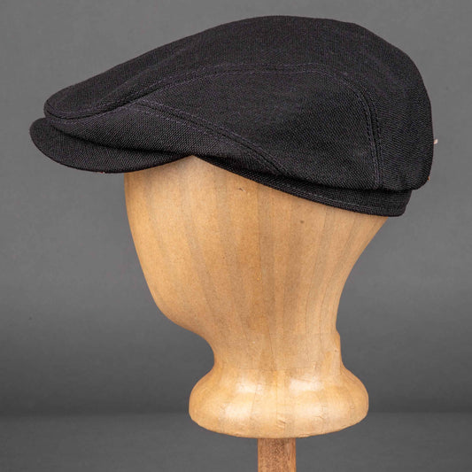 Driver flat cap made of black selvedge virgin wool