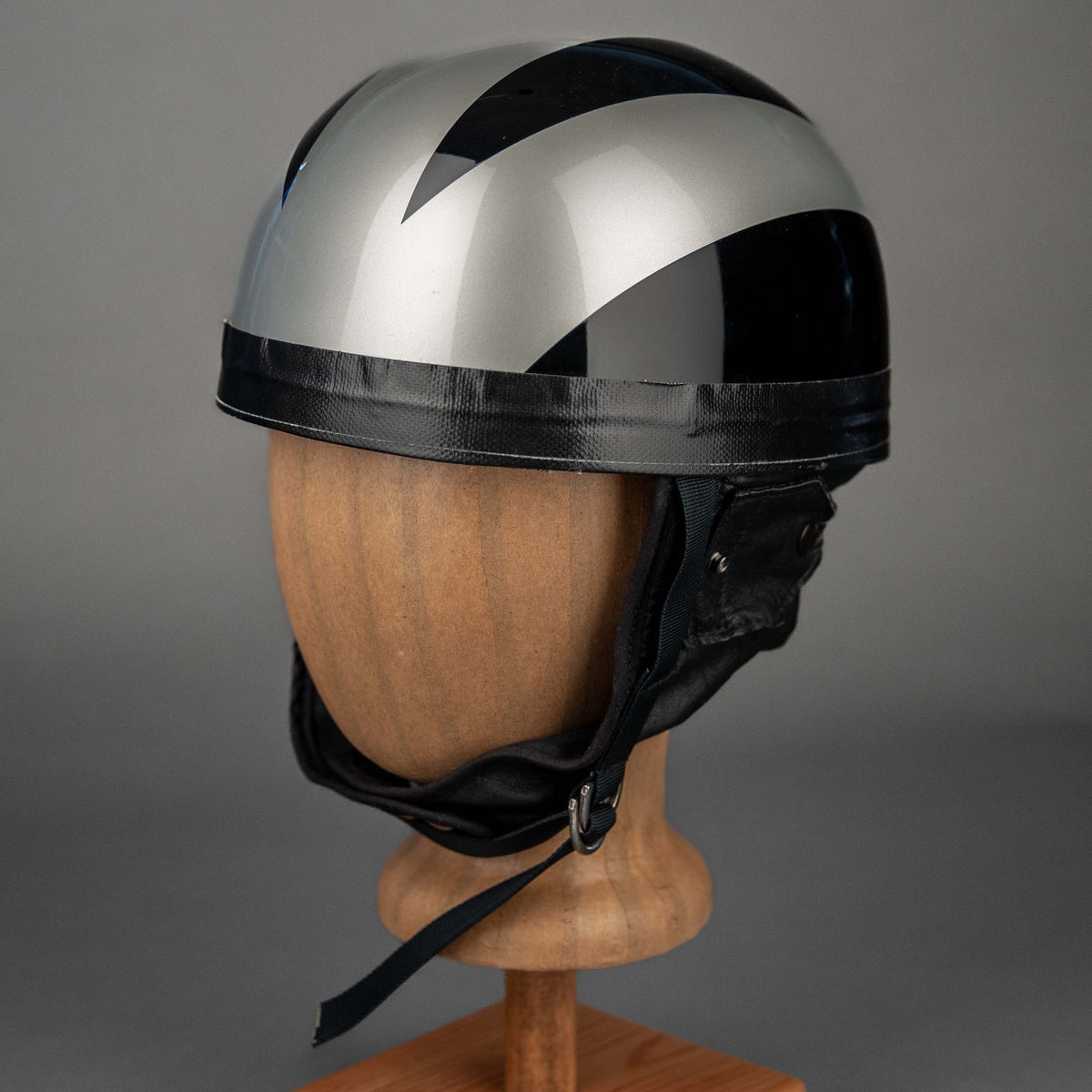 Classic Helm Schwarz Silber Special