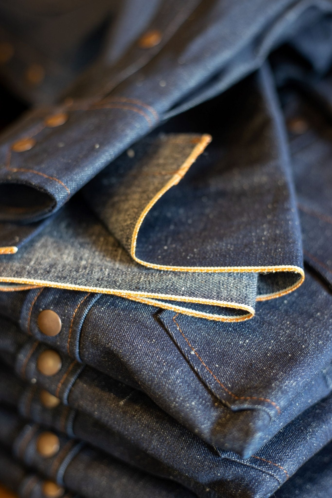 Blaumann JeanshosenSchmales Hemd mit Selvedge SaumHemdBritish Parts Luzern