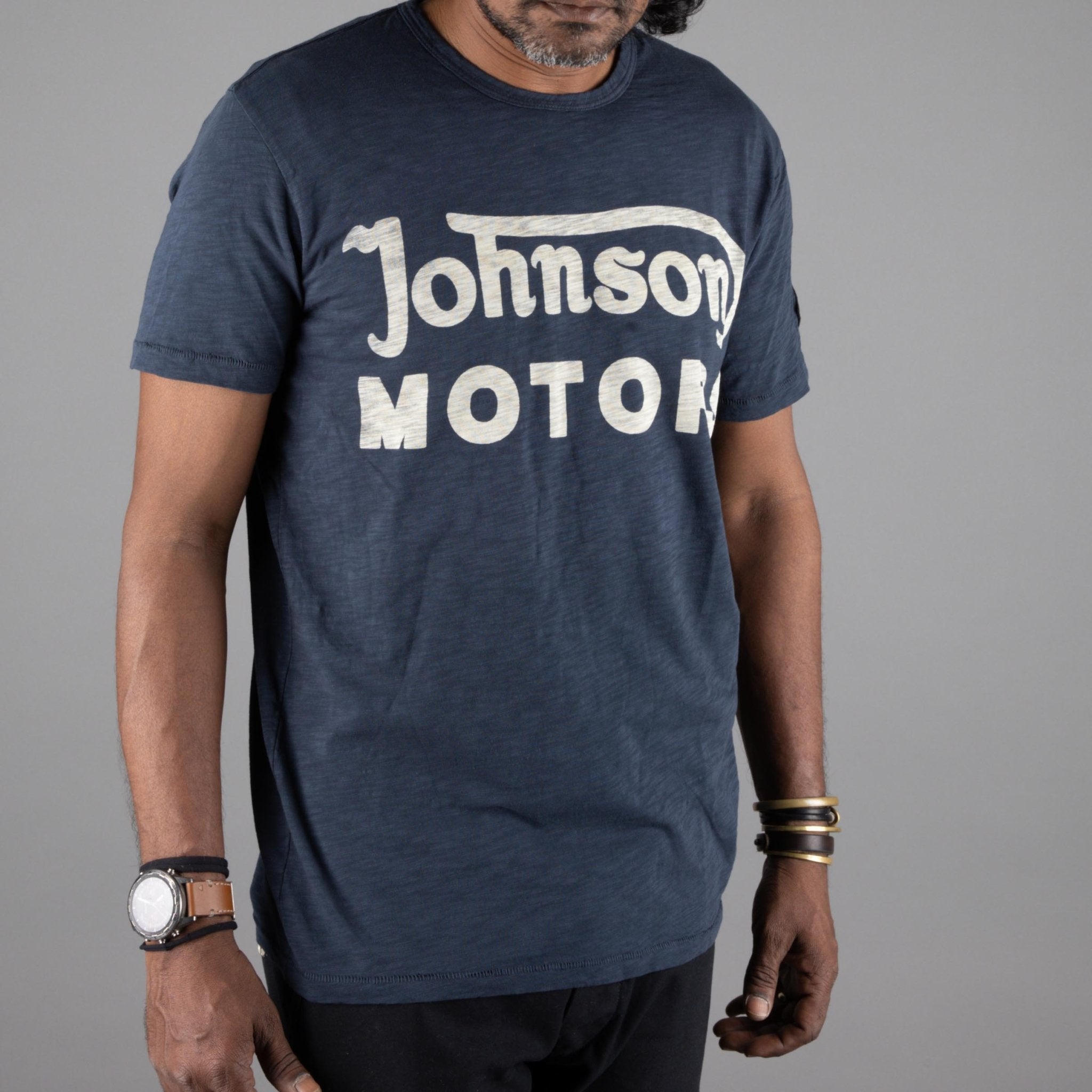 Johnson MotorsClassic 38 T-Shirt in Dead NavyT-ShirtBritish Parts Luzern