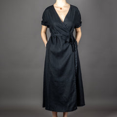 Merz b. SchwanenWickelkleid, Bio - Leinen Deep BlackKleidBritish Parts Luzern