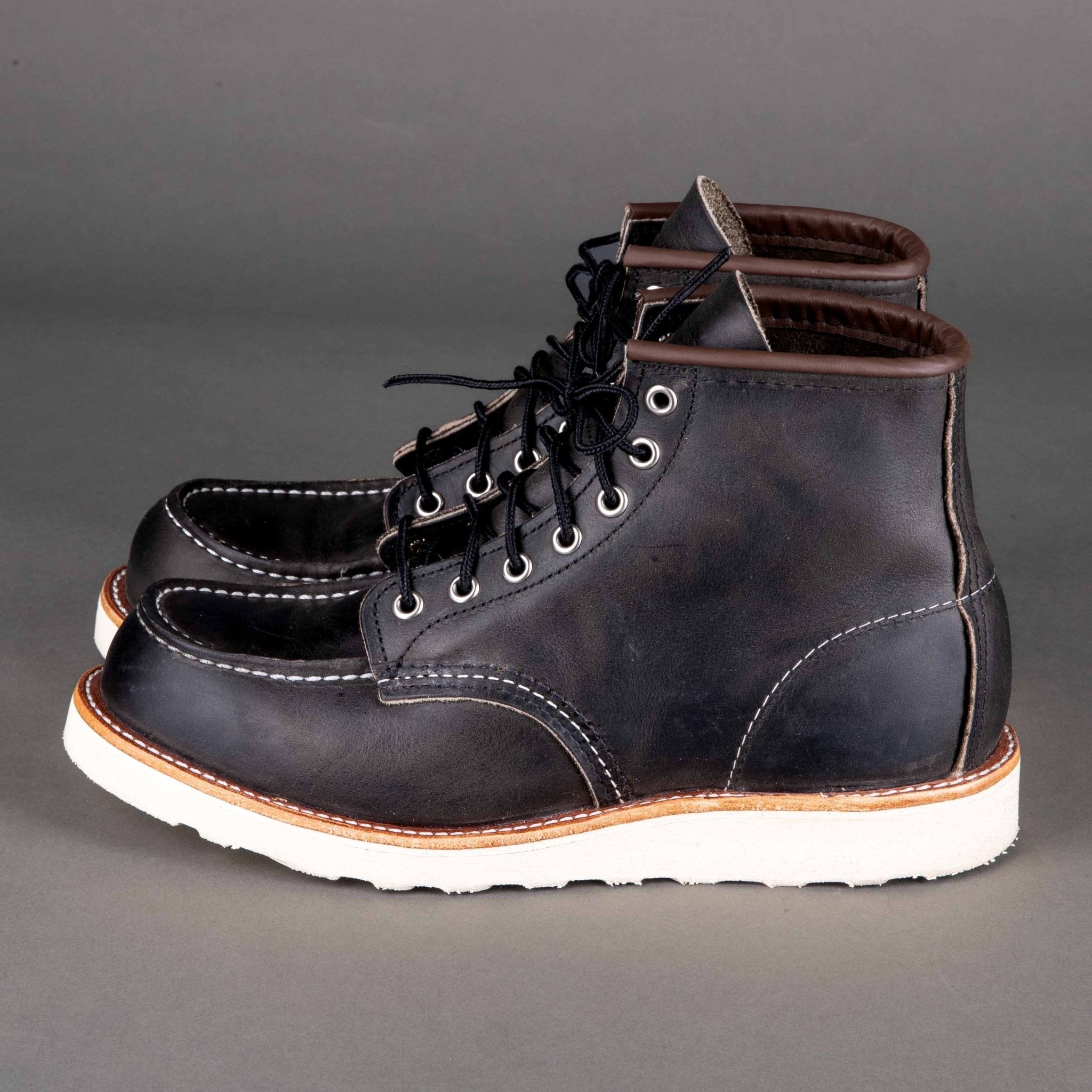 Red Wing ShoesMoc Toe 8890 Charcoal Rough & Tough HerrenschuheSchuheBritish Parts Luzern